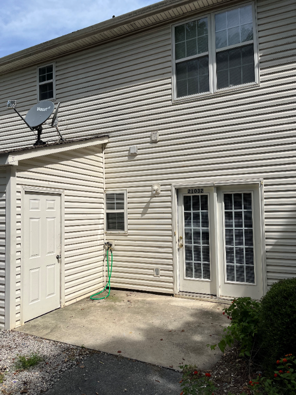 21032 N Main St - Photo 2 of 15