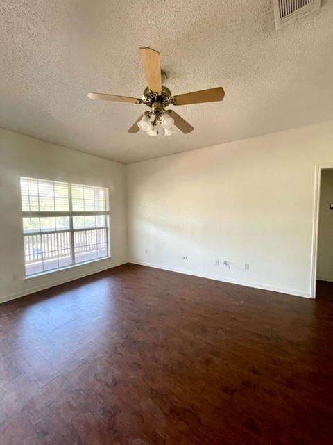 1909 S 14th St #B - Photo 3 of 11