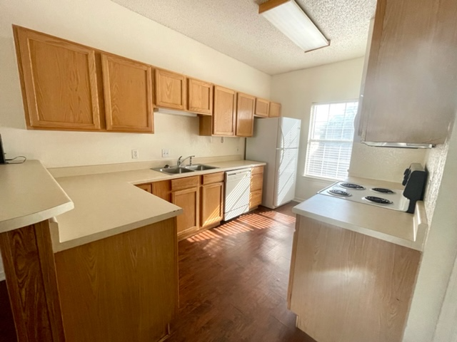 1909 S 14th St #B - Photo 4 of 11