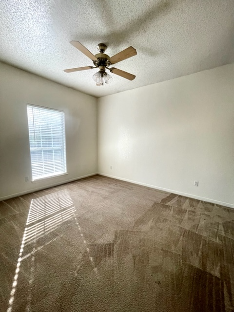 1909 S 14th St #B - Photo 5 of 11