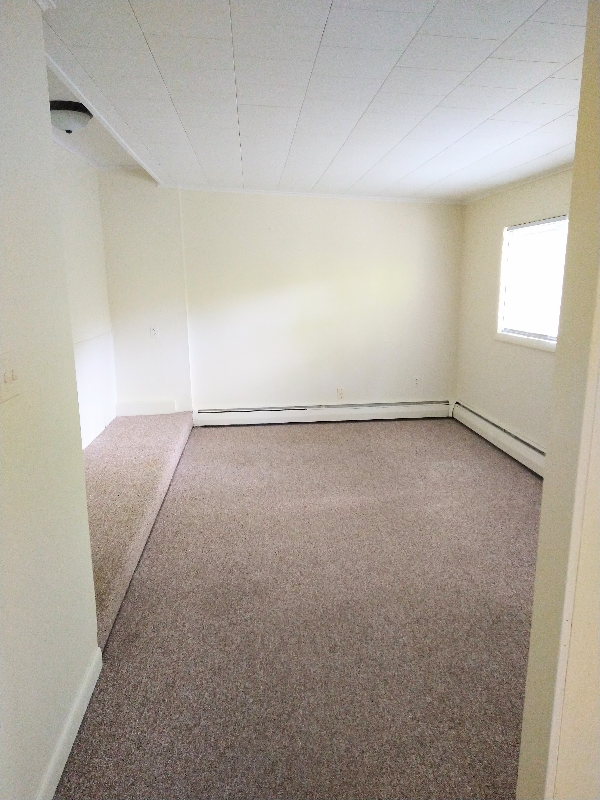 261 S Riverside Rd #B - Photo 2 of 24