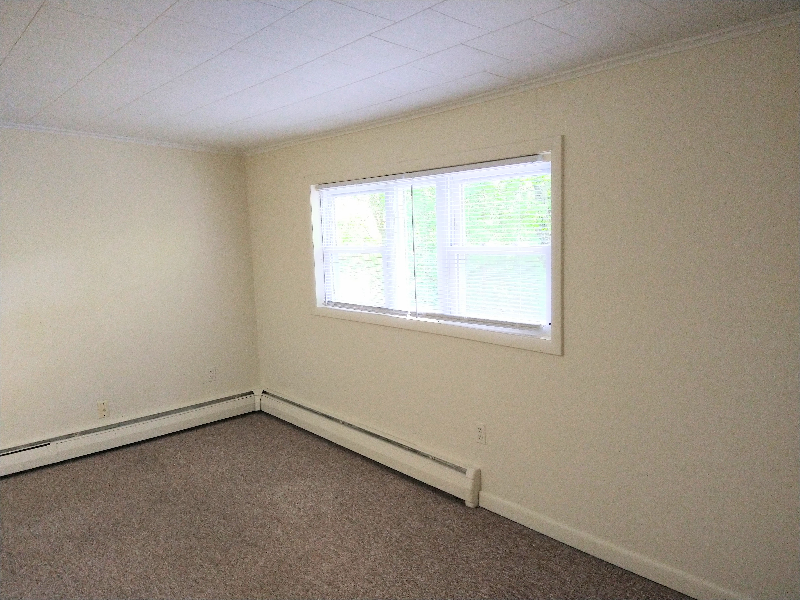 261 S Riverside Rd #B - Photo 3 of 24