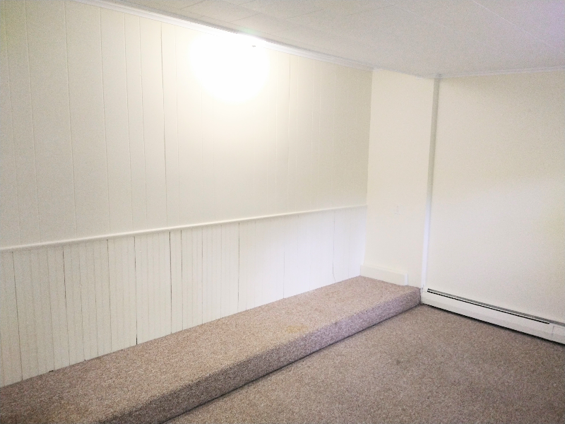 261 S Riverside Rd #B - Photo 4 of 24