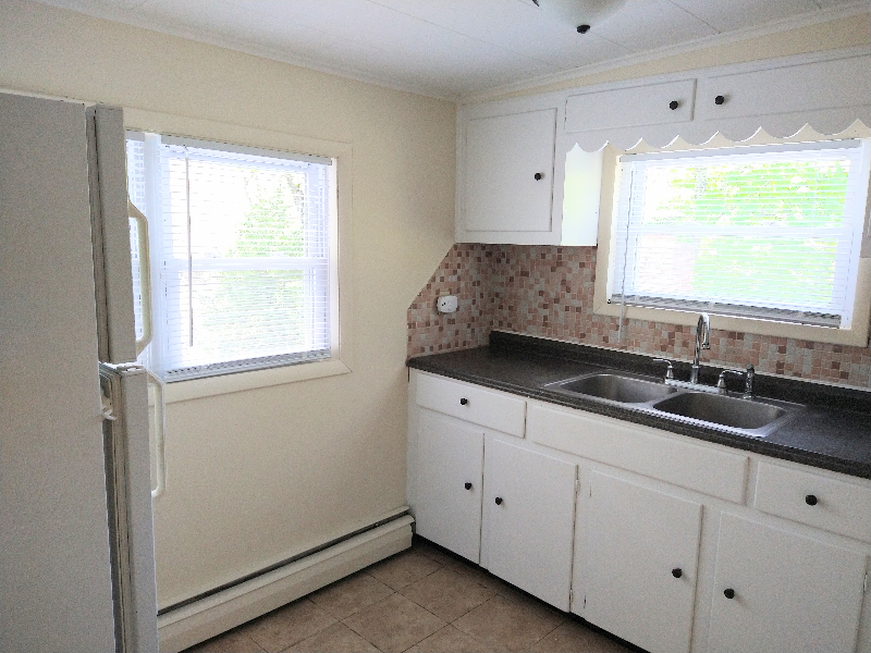 261 S Riverside Rd #B - Photo 5 of 24