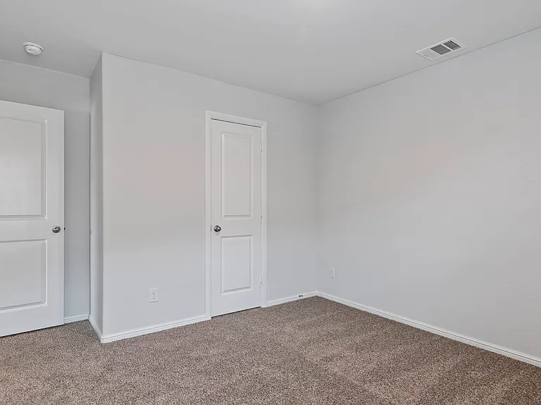 620 Peshtigo Rd - Photo 4 of 24