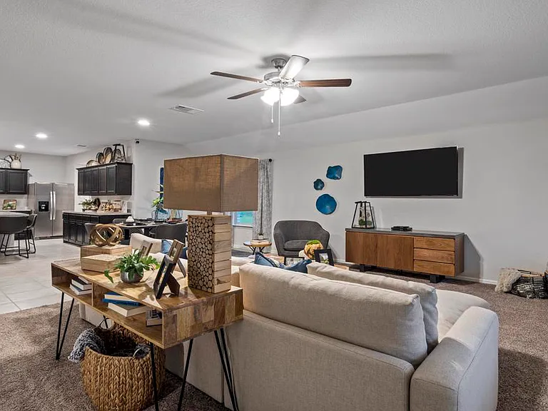 620 Peshtigo Rd - Photo 6 of 24