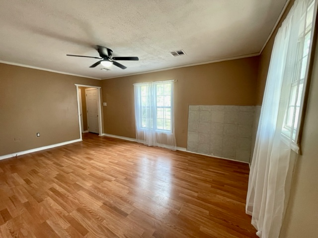 2714 Windsor Ave - Photo 3 of 12