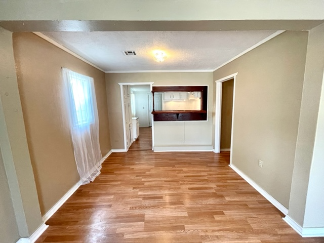 2714 Windsor Ave - Photo 4 of 12