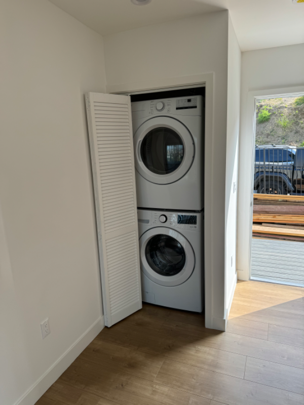 3090 Weldon Ave #1 - Photo 3 of 9