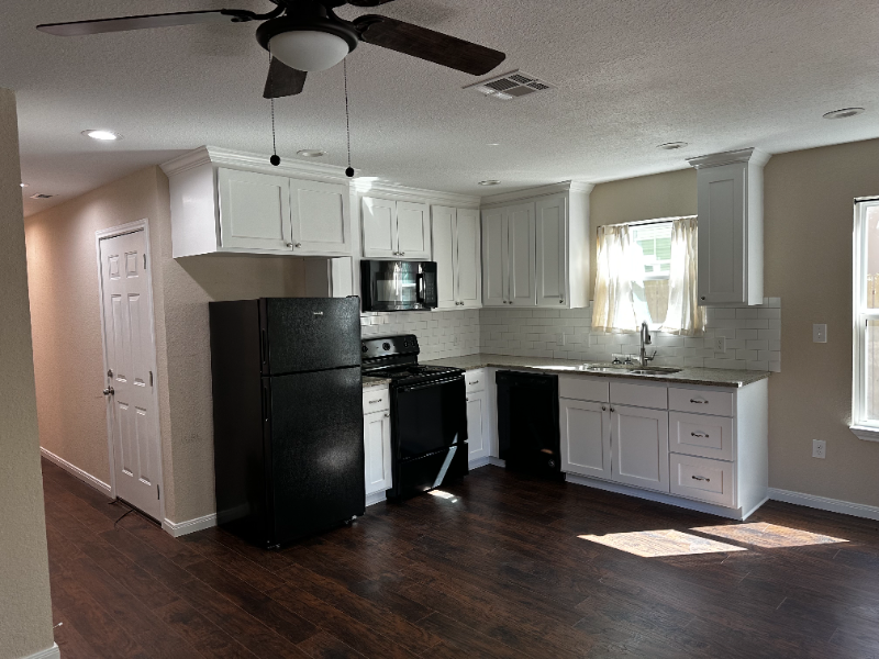 804 N 10th St #A - Photo 3 of 16