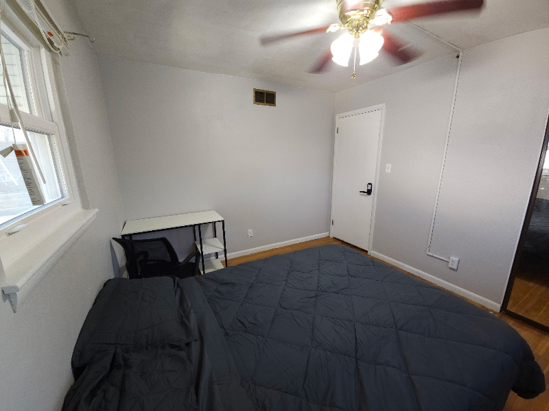 1612 Kingsway Rd - Photo 3 of 11