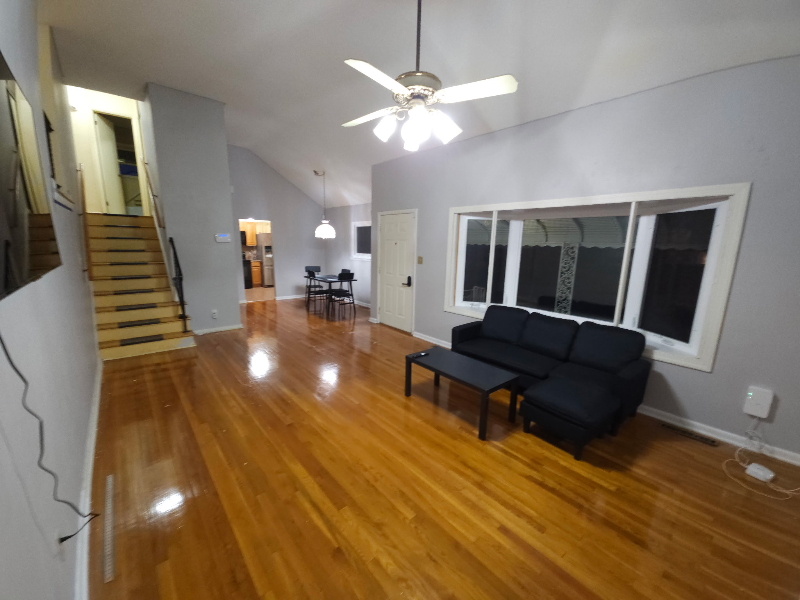 1612 Kingsway Rd - Photo 4 of 11