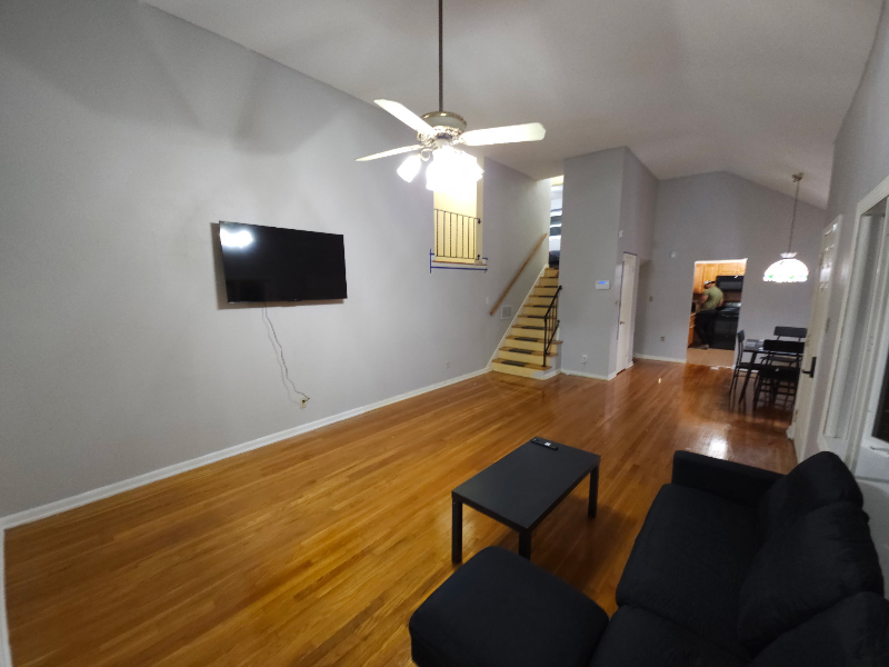 1612 Kingsway Rd - Photo 5 of 11