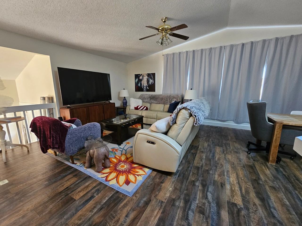 8060 Woody Creek Dr - Photo 3 of 6