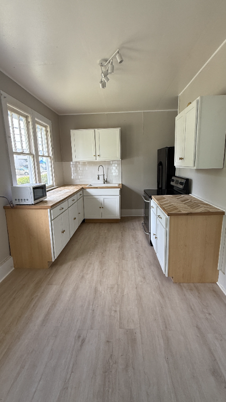 452 Se Nassau St - Photo 2 of 9