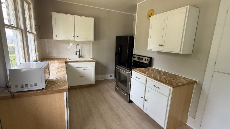 452 Se Nassau St - Photo 3 of 9