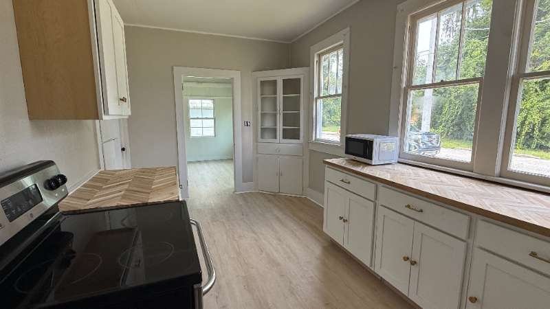 452 Se Nassau St - Photo 4 of 9