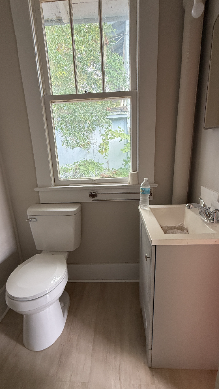 452 Se Nassau St - Photo 7 of 9