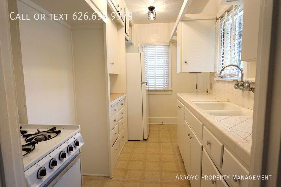 1755 Paloma St - Photo 4 of 23