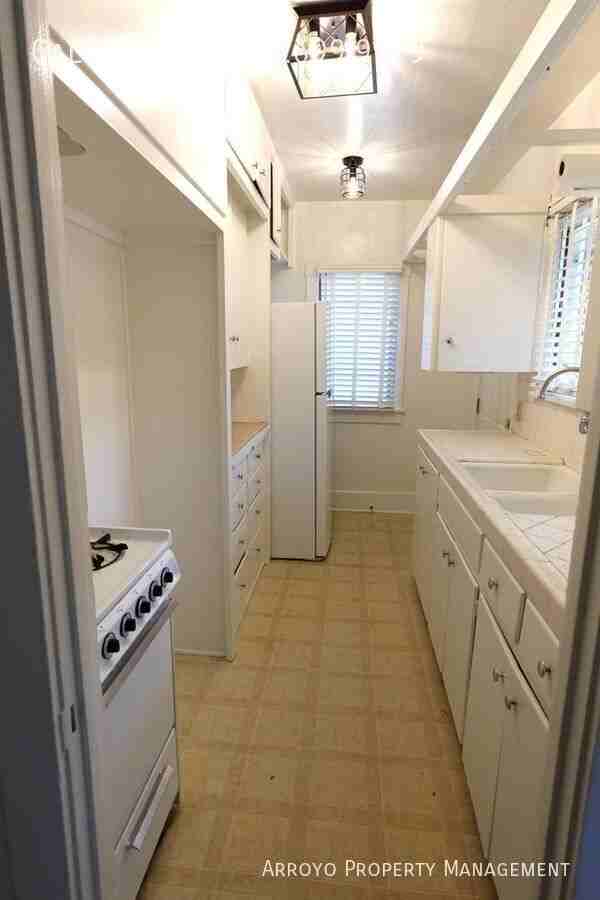 1755 Paloma St - Photo 5 of 23