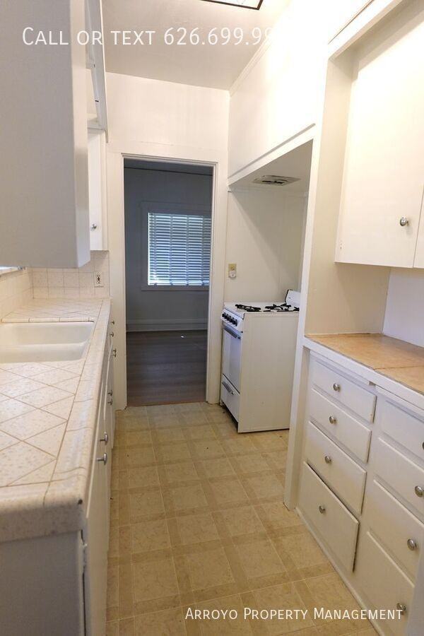 1755 Paloma St - Photo 6 of 23