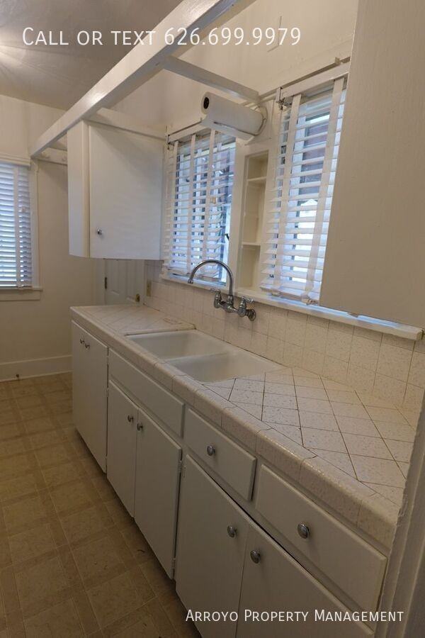 1755 Paloma St - Photo 7 of 23