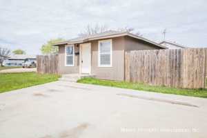 featured image of 330 E Lynn St