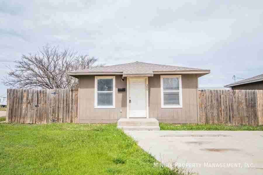 330 E Lynn St - Photo 2 of 12