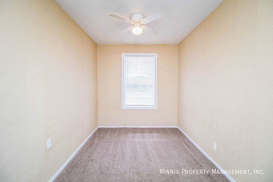 330 E Lynn St - Photo 4 of 12