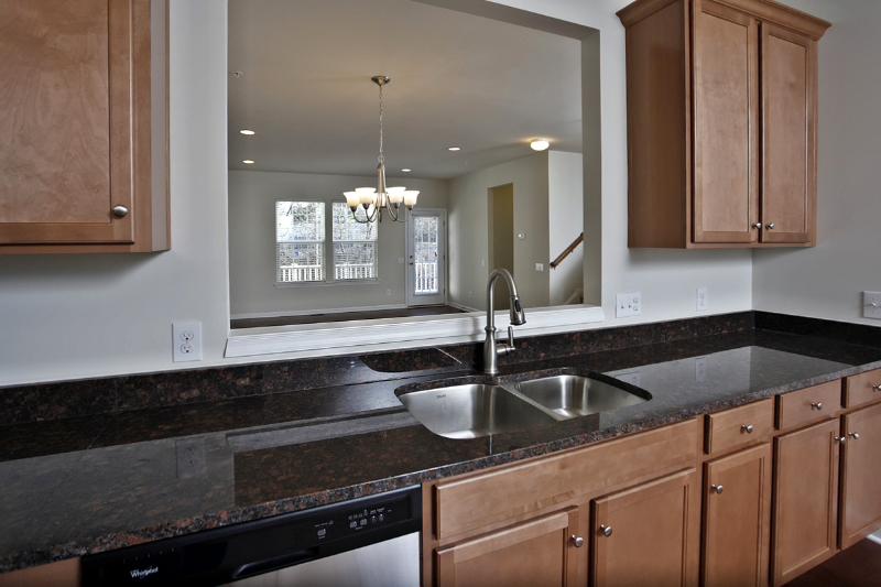 1720 Beacon Ln - Photo 4 of 20