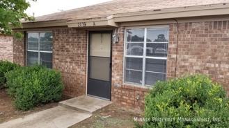 2119 S Loop 289 #B - Photo 1 of 1