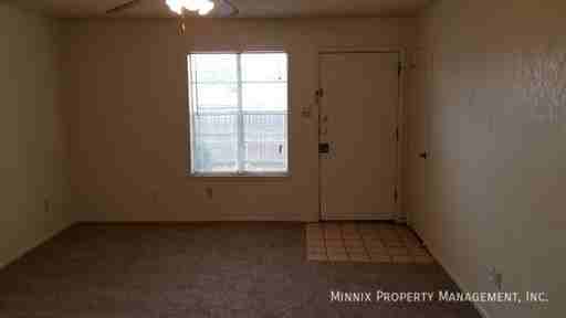 2119 S Loop 289 #B - Photo 3 of 12