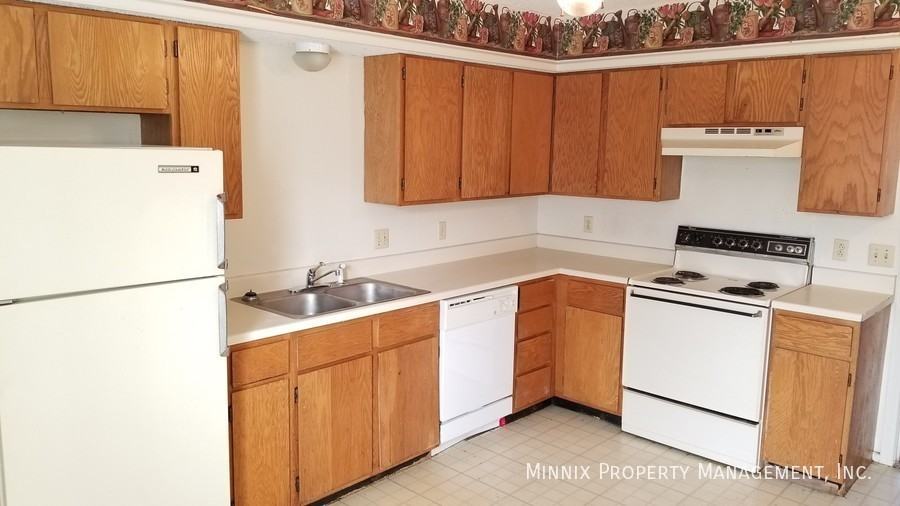 2119 S Loop 289 #B - Photo 5 of 12