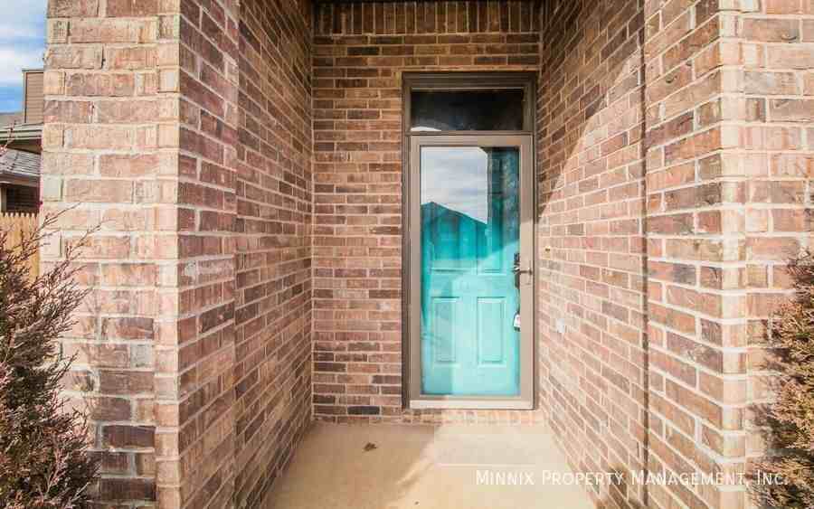 5826 104th St - Photo 2 of 32