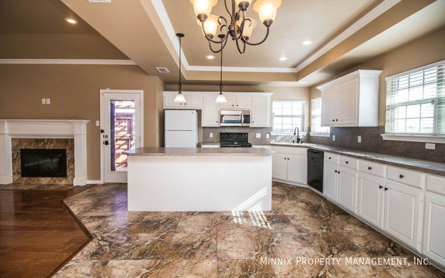 5826 104th St - Photo 5 of 32