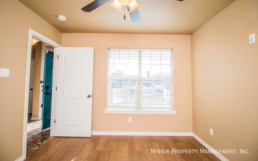 5826 104th St - Photo 7 of 32