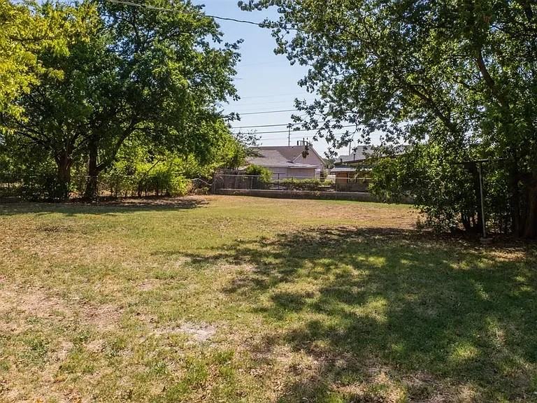 1206 Nw Baldwin Ave - Photo 3 of 12