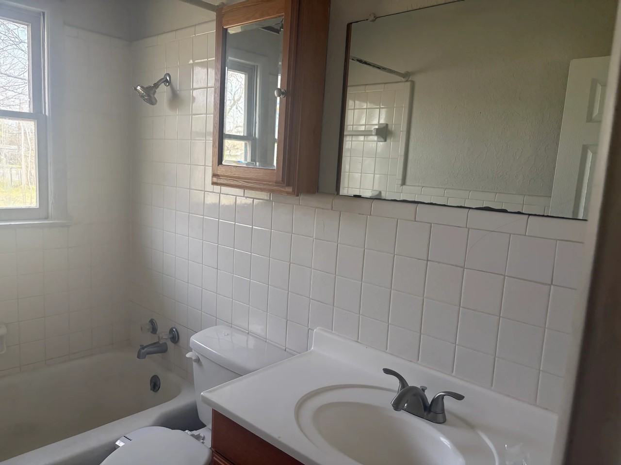 1707 Nw Lindy Ave #A - Photo 3 of 6