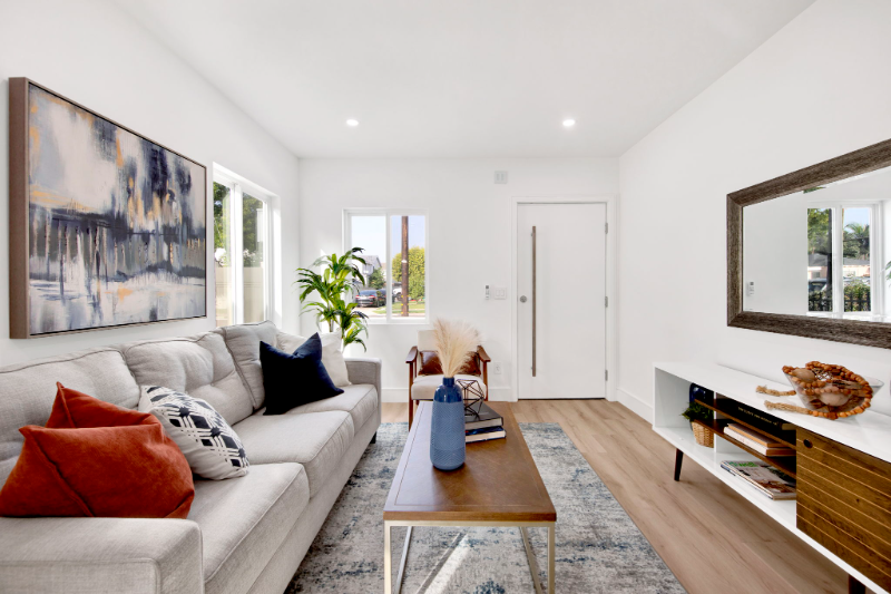 2350 E Poppy St - Photo 2 of 8