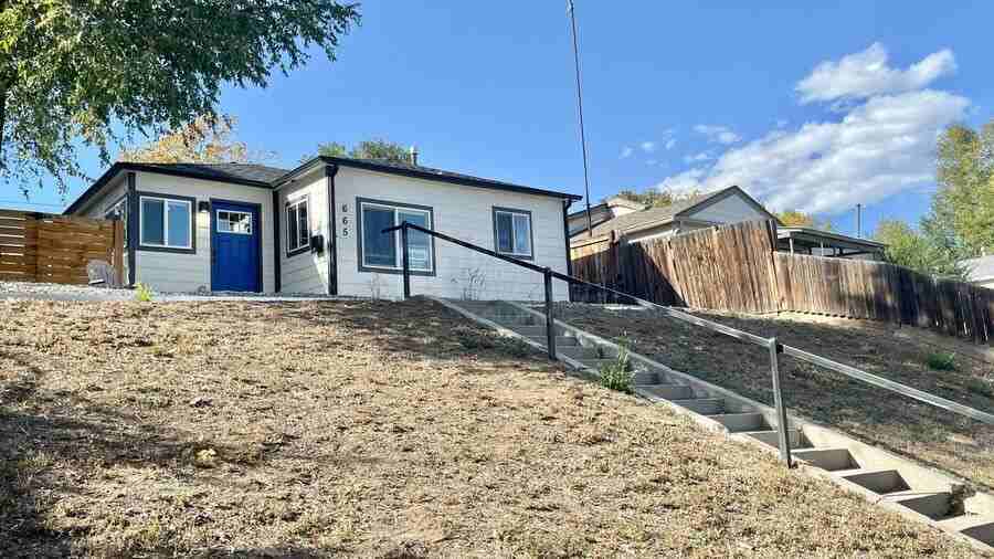 665 Hooker St - Photo 2 of 23