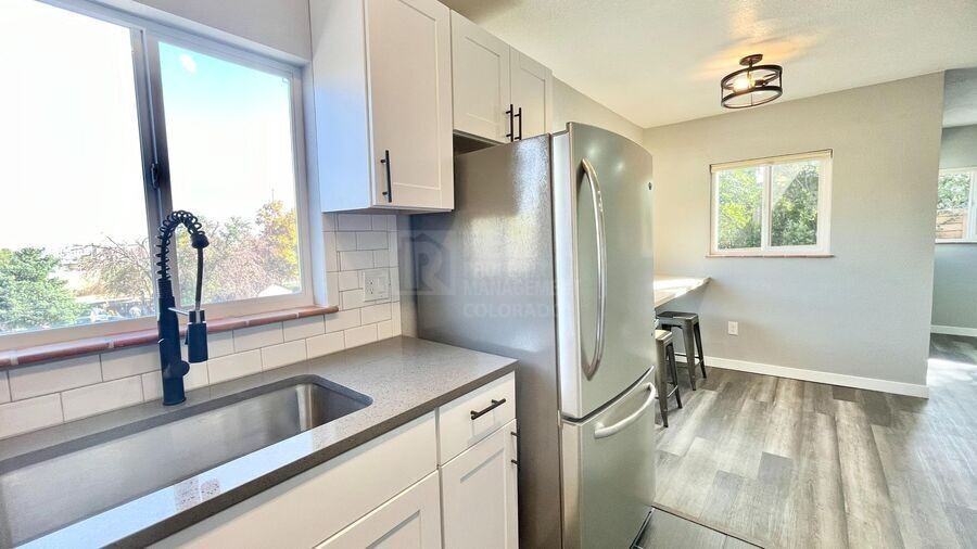 665 Hooker St - Photo 5 of 23