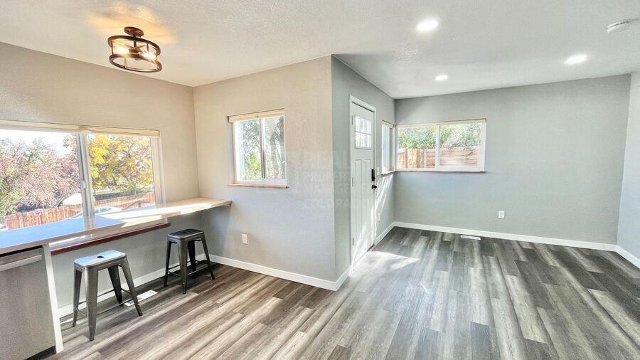 665 Hooker St - Photo 7 of 23