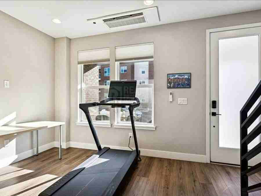 3073 W Bates Ave - Photo 4 of 27