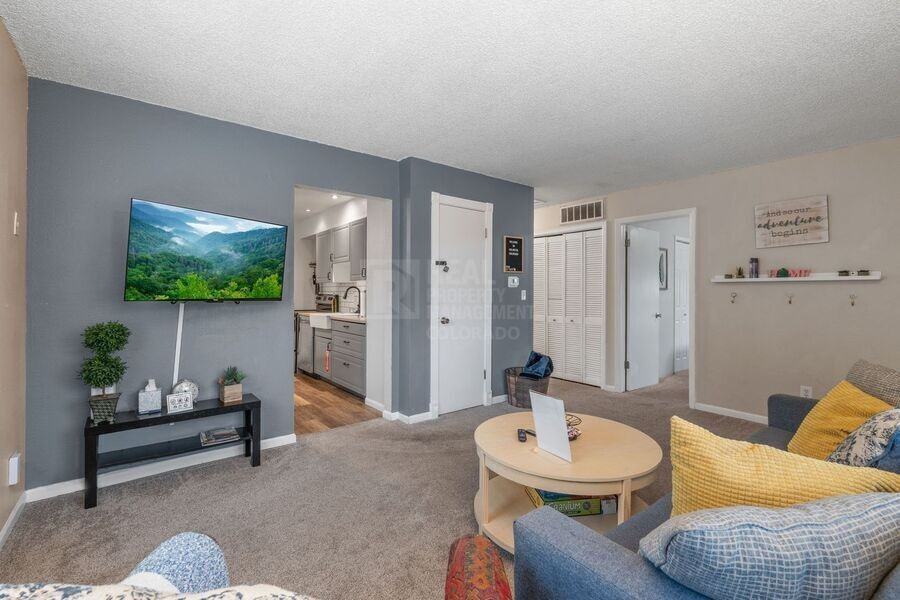 1326 Westend Ave - Photo 4 of 11