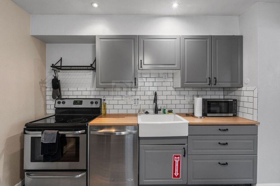 1326 Westend Ave - Photo 7 of 11