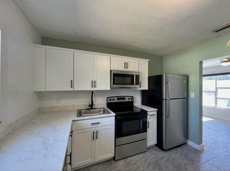 707 E Spruce St - Photo 6 of 16