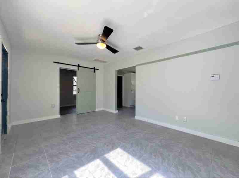 707 E Spruce St - Photo 7 of 16