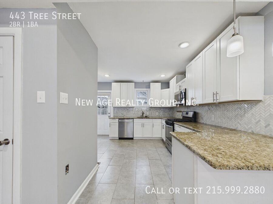 443 Tree St - Photo 4 of 17