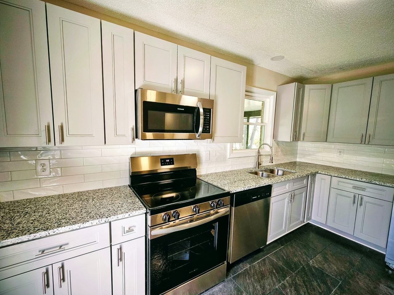 2707 Little River Dr - Photo 4 of 21