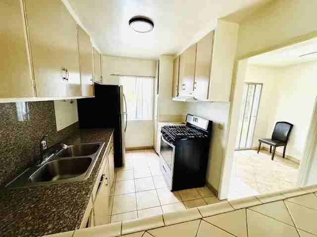 3575 Fletcher Dr #5 - Photo 4 of 16